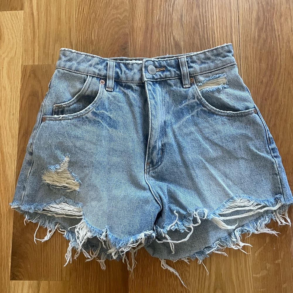 Rolla’s Duster Shorts in Sylvie (faded blue) - Picture 5 of 10